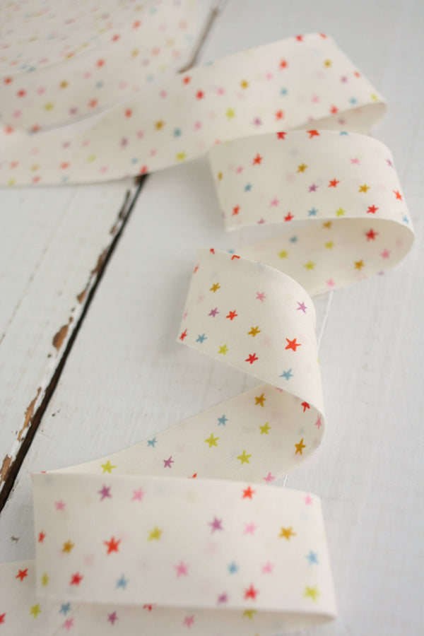 2.5" Bias Quilt Binding – Mini Starry Multi Ruby Star | Prepacked 8 yards