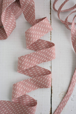2.5" Bias Quilt Binding –  Cottage Rose Pink Dashes | Ready-Made Cotton Binding