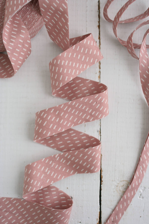 2.5" Bias Quilt Binding –  Cottage Rose Pink Dashes | Ready-Made Cotton Binding