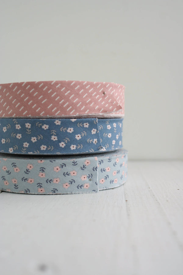 2.5" Bias Quilt Binding –  Cottage Rose Pink Dashes | Ready-Made Cotton Binding