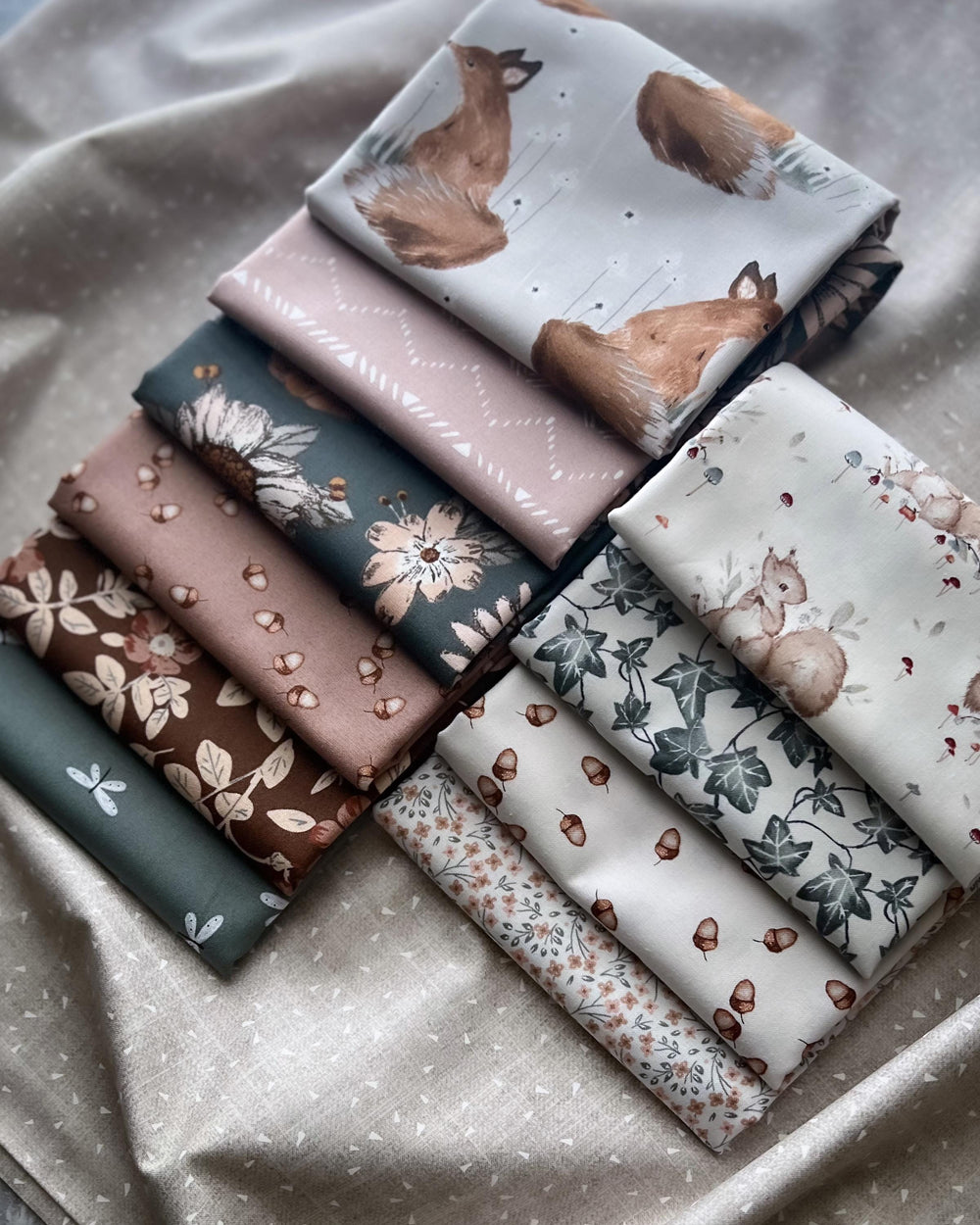 Squirrels Cream 90981-12 | Charmwood by Bernadett Urbanovics